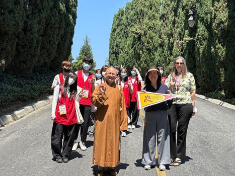 透過實地走訪與深度交流，義工老師們對西來大學的校園文化與學習氛圍留下深刻印象。