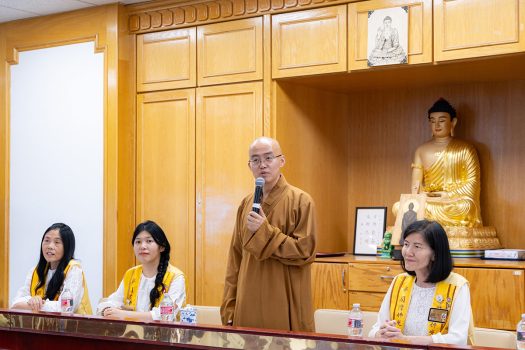 慧東法師開示勉勵大家把佛光會當作共同成長的大家庭,在服務中成就自己,也將慈悲與智慧傳遞給更多人。