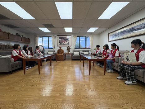 慧東法師鼓勵大家珍惜難得的海外學習機會。
