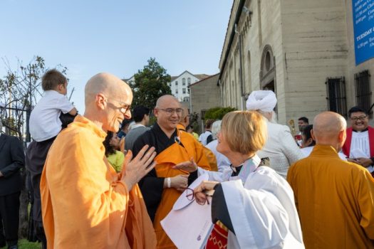 西來寺住持慧東法師與來自不同宗教領域的領袖應邀出席。