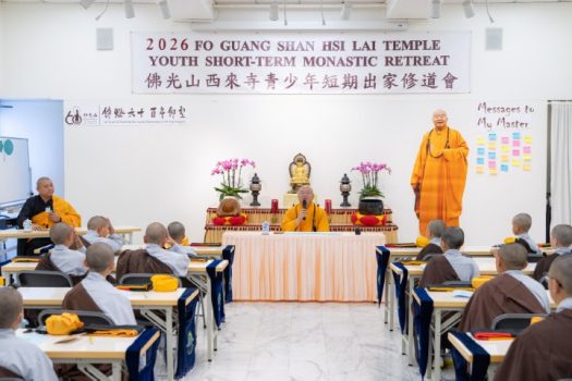 心保和尚慈悲開示〈佛學問答〉，為沙彌解疑釋惑，加強道心。