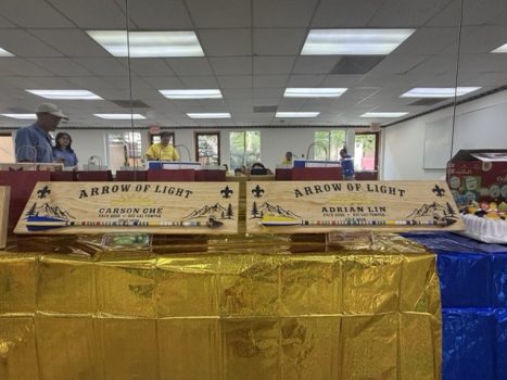 Cubmaster Kyle Lin 為童軍精心製作的 Wood Award Plaque。