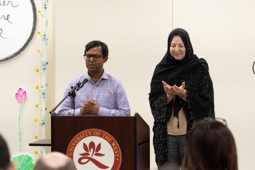 伊斯蘭教代表Vanessa Karam與宗教學系博士生Abdul誦讀《古蘭經》〈開端章〉。